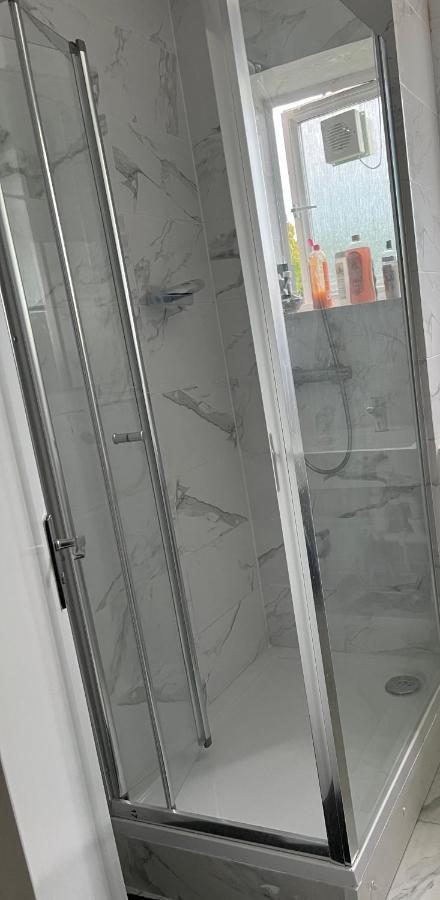 Private Room With Two Beds Near Central לונדון מראה חיצוני תמונה