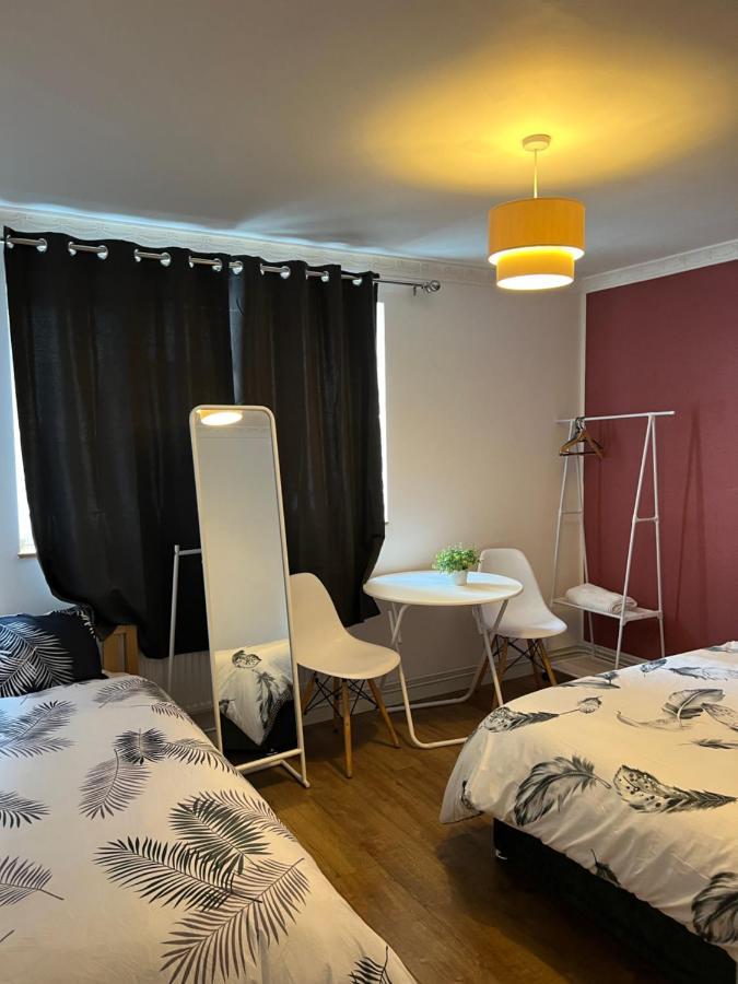 Private Room With Two Beds Near Central לונדון מראה חיצוני תמונה