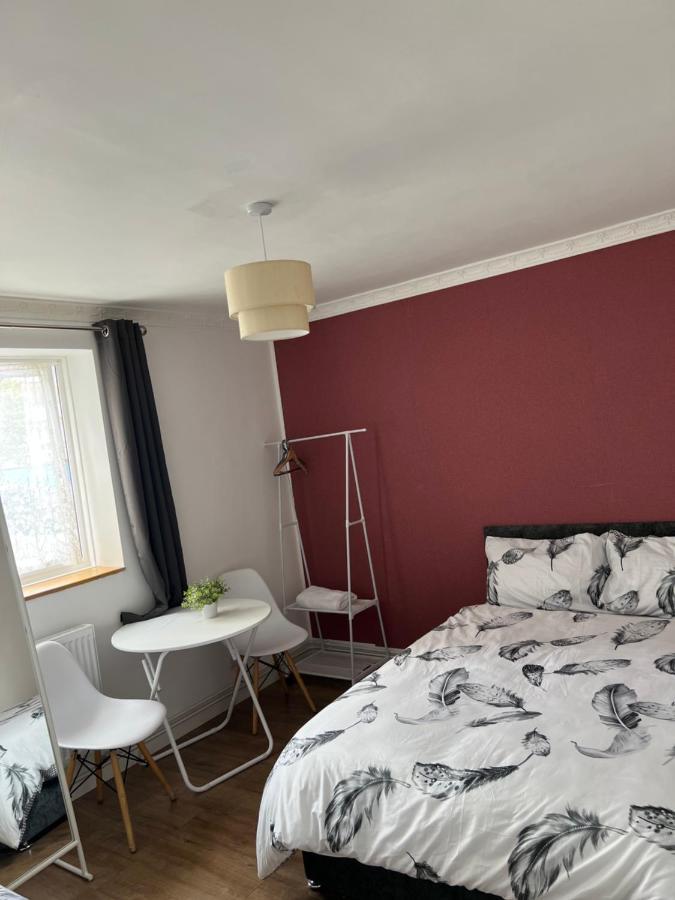 Private Room With Two Beds Near Central לונדון מראה חיצוני תמונה